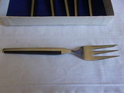 6 Cased vintage silver plated teaspoons & 6 boxed cake forks for 1 bid