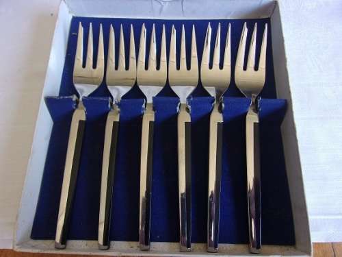 6 Cased vintage silver plated teaspoons & 6 boxed cake forks for 1 bid