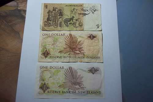 1 Queen Elizabeth 11 Australia One Dollar & 2 New Zealand One Dollar banknotes for 1 bid
