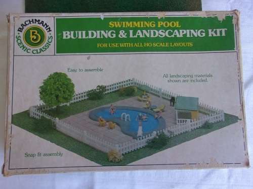 Part vintage Bachmann HO 2562 Scenic Classics Swimming Pool and Landscaping Kit in box
