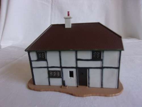 Vintage OO Gauge Tri-ang Model Land RML.1 Villiage Inn with assembly instructions