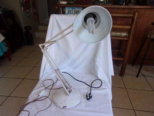 Vintage Luxo U.S. Pat. No. 2787434 anglepoise lamp and base - working