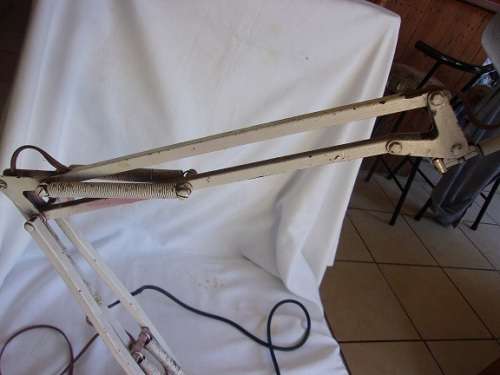 Vintage Luxo U.S. Pat. No. 2787434 anglepoise lamp and base - working