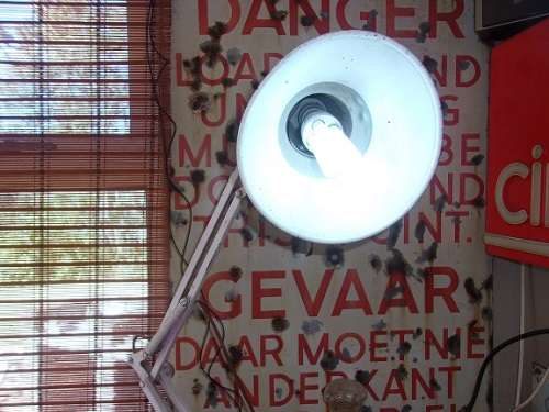 Vintage Luxo U.S. Pat. No. 2787434 anglepoise lamp and base - working