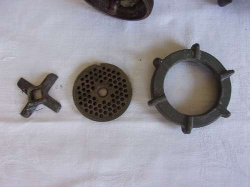 Vintage OB no. 8 cast iron grinder