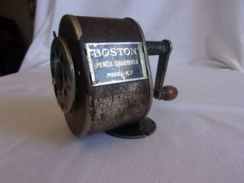 Vintage Boston Model KS desktop Pencil Sharpener - working