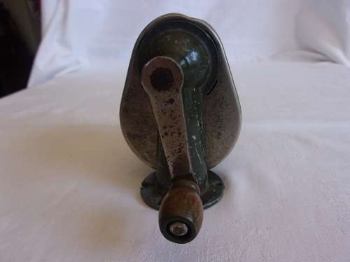 Vintage Boston Model KS desktop Pencil Sharpener - working