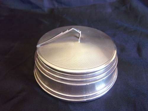 Lovely engine turned art deco Sterling silver dressing set - 294,7g