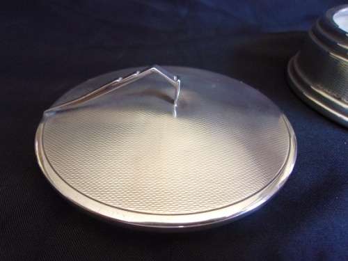 Lovely engine turned art deco Sterling silver dressing set - 294,7g