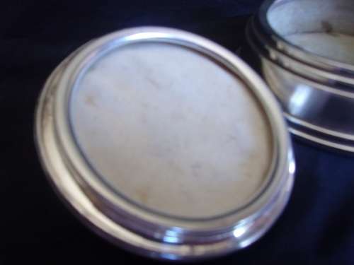Lovely engine turned art deco Sterling silver dressing set - 294,7g