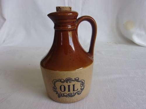 5 Vintage stoneware storage jars for your kitchen