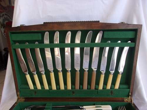Lovely vintage 52 piece Joseph Rodgers/ Dixon cutlery set in wooden canteen