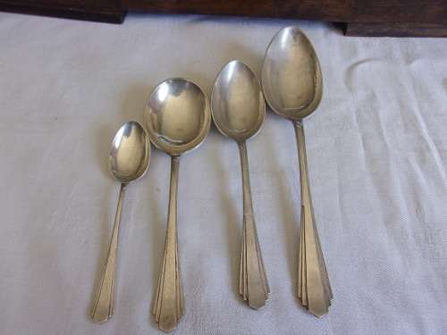 Lovely vintage 52 piece Joseph Rodgers/ Dixon cutlery set in wooden canteen