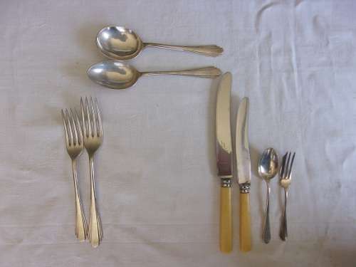 Lovely vintage 52 piece Joseph Rodgers/ Dixon cutlery set in wooden canteen