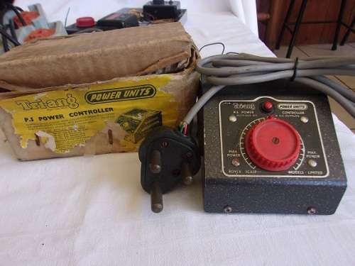Vintage Tri-ang RT42 Speed Control Unit & 4 R.487 Track Power Connecting Clips for 1 bid