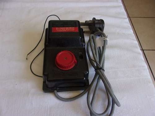 Vintage Tri-ang RT42 Speed Control Unit & 4 R.487 Track Power Connecting Clips for 1 bid