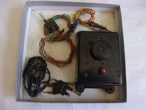 Vintage Tri-ang RT42 Speed Control Unit & 4 R.487 Track Power Connecting Clips for 1 bid