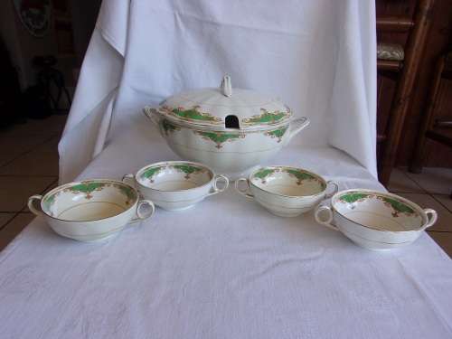 Huge vintage Grindley Cream Petal Paulette design soup tureen & 4 handled soup bowls
