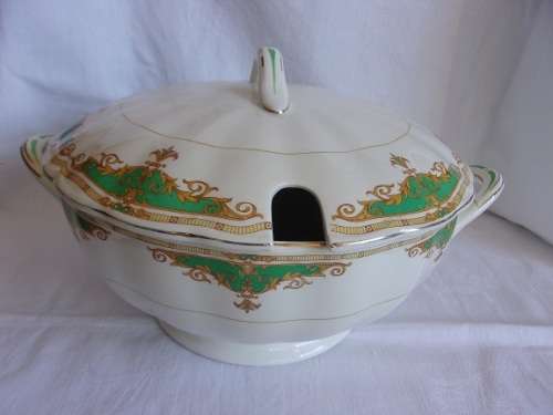 Huge vintage Grindley Cream Petal Paulette design soup tureen & 4 handled soup bowls