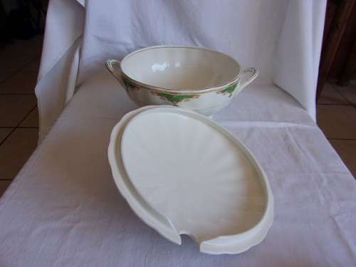 Huge vintage Grindley Cream Petal Paulette design soup tureen & 4 handled soup bowls