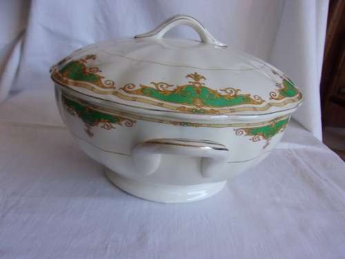 Huge vintage Grindley Cream Petal Paulette design soup tureen & 4 handled soup bowls