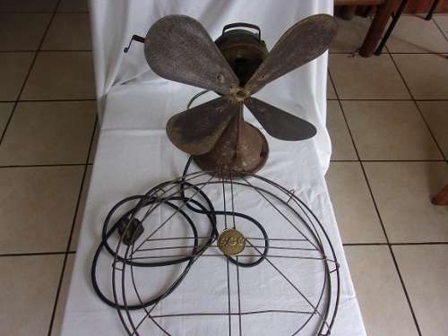 Vintage art deco cast iron G.E.C. 3 speed oscillating fan for restoration - working