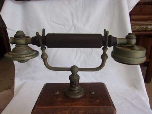 Antique British L.M. Ericsson crank table top telephone