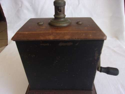 Antique British L.M. Ericsson crank table top telephone