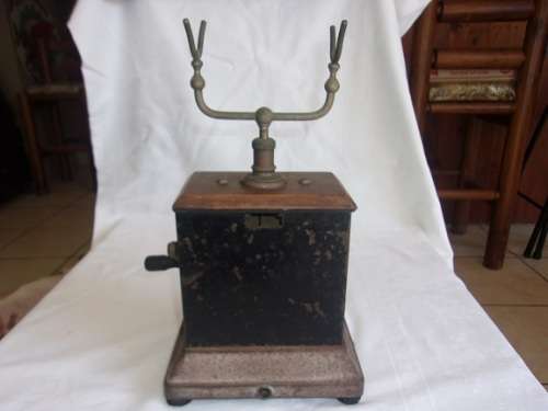 Antique British L.M. Ericsson crank table top telephone