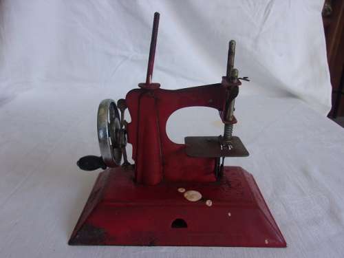 Vintage Straco red "Little Betty" toy sewing machine - W2