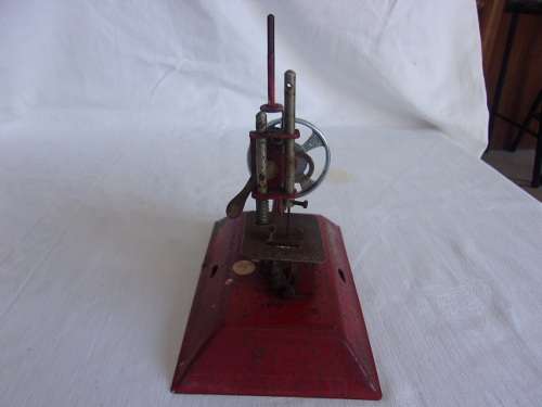 Vintage Straco red "Little Betty" toy sewing machine - W2