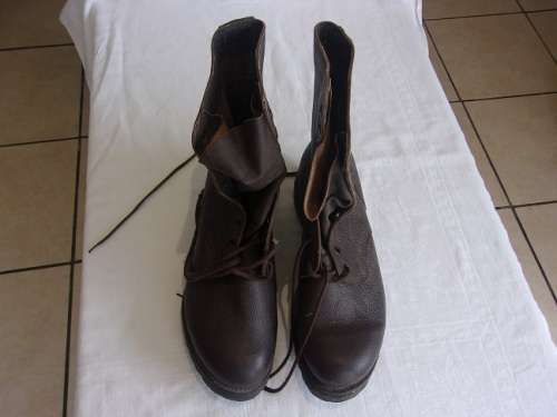 Vintage pair of SADF Waytread army boots - look hardly used
