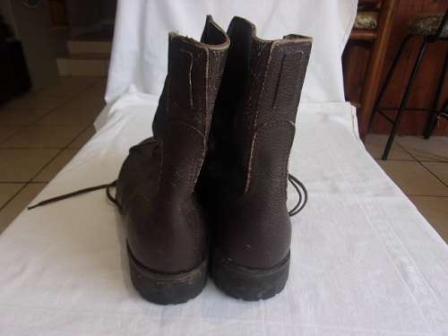 Vintage pair of SADF Waytread army boots - look hardly used