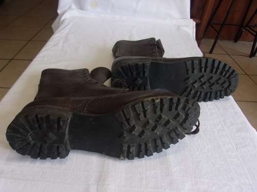 Vintage pair of SADF Waytread army boots - look hardly used