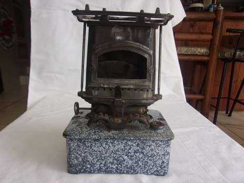 Vintage John Harper and Co. Beatrice No. 29 single wick stove