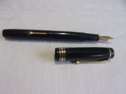 Vintage Conway Stewart 388 fountain pen with 14ct gold nib