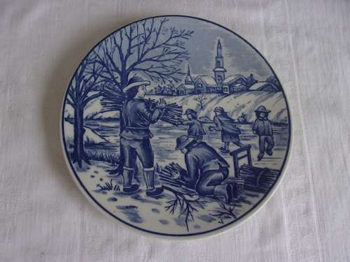 2 Vintage Delft wall plates for 1 bid