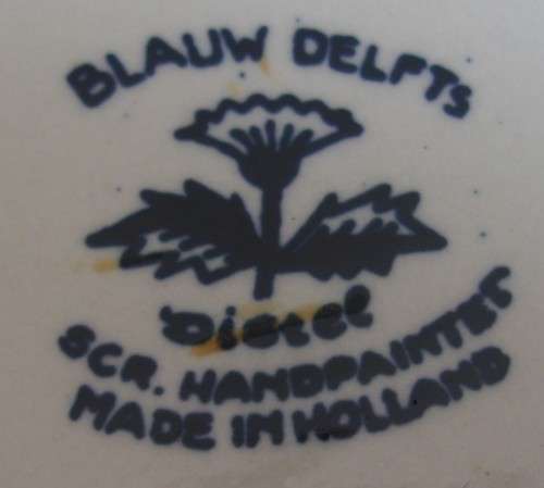 2 Vintage Delft wall plates for 1 bid