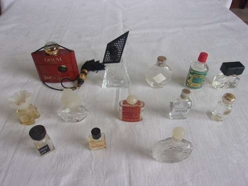 Lot of 13 vintage miniature French perfume bottles for 1 bid