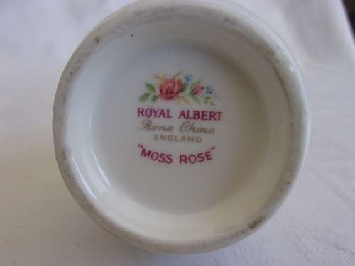 Vintage Royal Albert bud vase and 2 Royal Worcester White Rose items for 1 bid