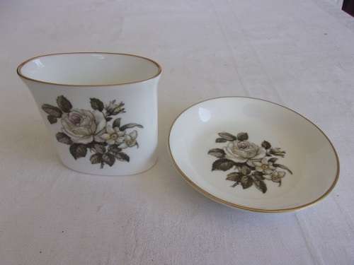 Vintage Royal Albert bud vase and 2 Royal Worcester White Rose items for 1 bid
