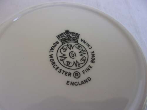 Vintage Royal Albert bud vase and 2 Royal Worcester White Rose items for 1 bid