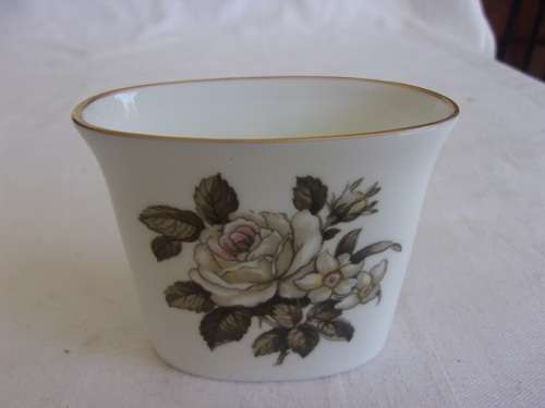 Vintage Royal Albert bud vase and 2 Royal Worcester White Rose items for 1 bid