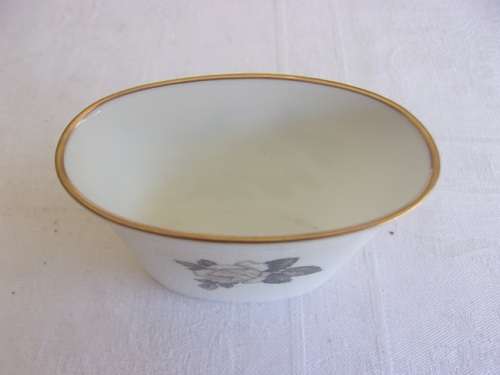 Vintage Royal Albert bud vase and 2 Royal Worcester White Rose items for 1 bid