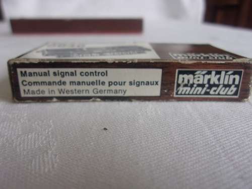 Vintage boxed Marklin Mini-Club Freight Station kit, 2 Signal lights and Signal control