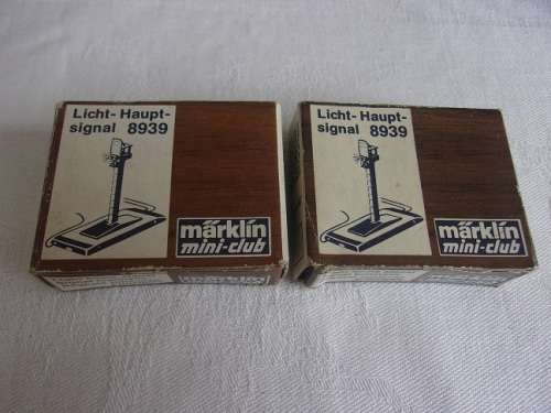 Vintage boxed Marklin Mini-Club Freight Station kit, 2 Signal lights and Signal control
