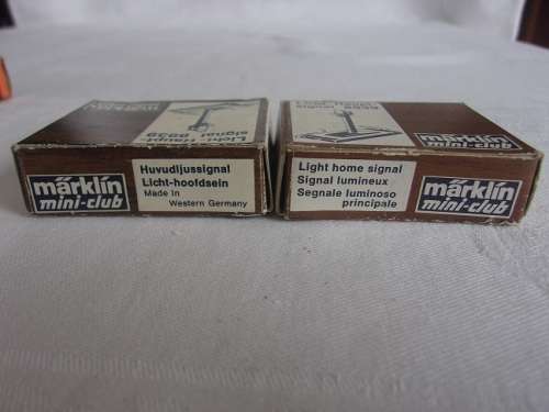Vintage boxed Marklin Mini-Club Freight Station kit, 2 Signal lights and Signal control