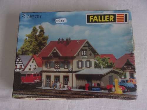 Vintage boxed Faller Z282707 Z scale Guglingen Station diorama kit with shed