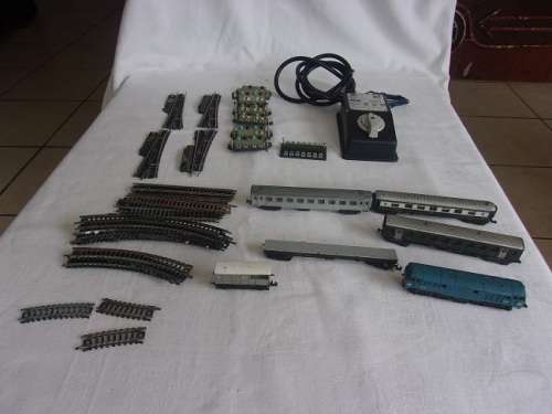 Large lot of Lima N scale model train accessories for 1 bid