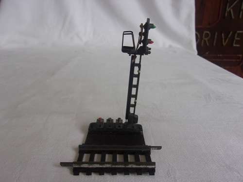 Vintage HO scale Fleischmann signal light and Marklin Kranwagen for 1 bid - 1950s